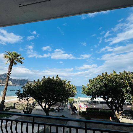 Case Vacanze Di Isabella Stoia Giardini-Naxos Extérieur photo