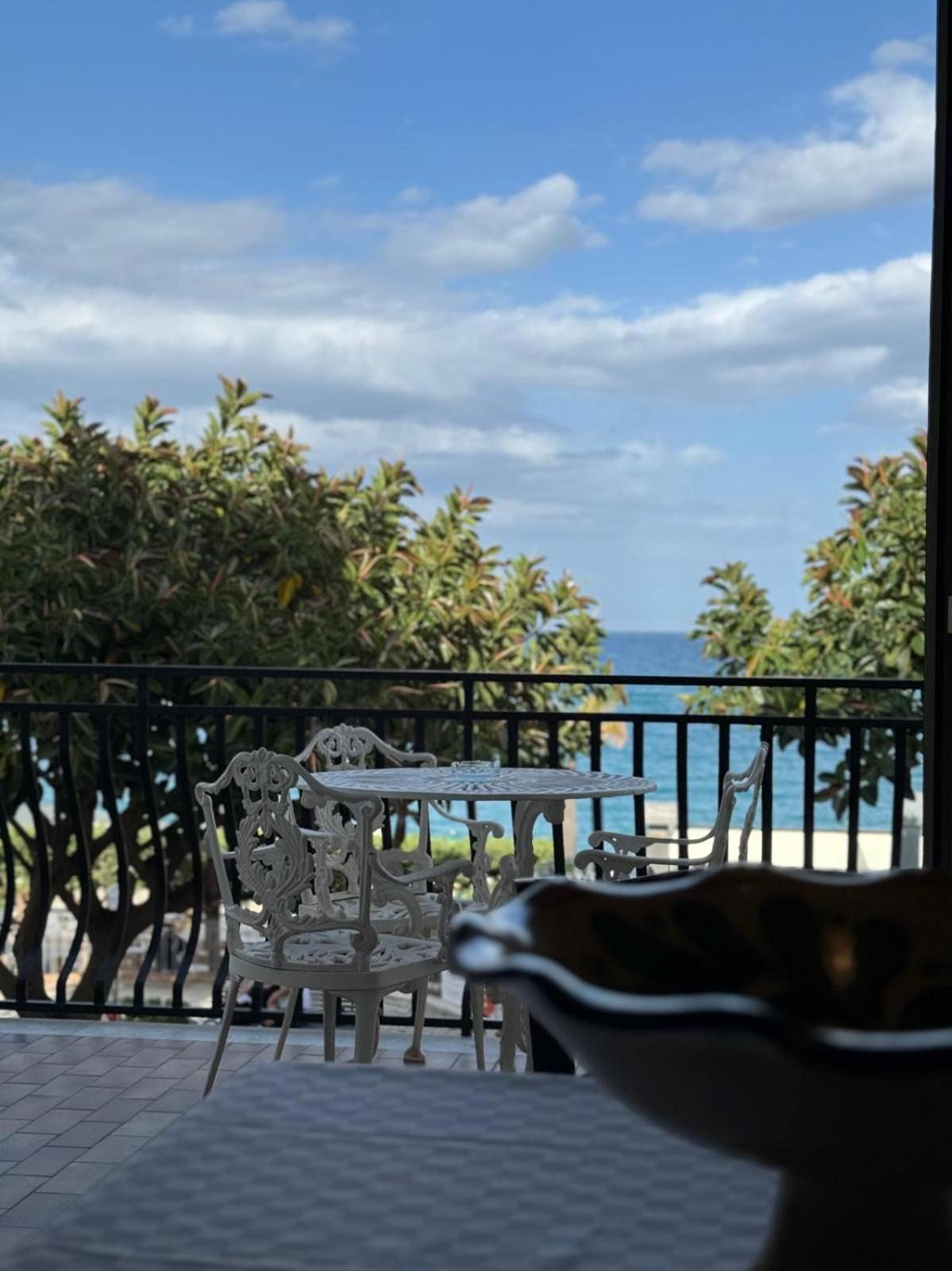 Case Vacanze Di Isabella Stoia Giardini-Naxos Extérieur photo