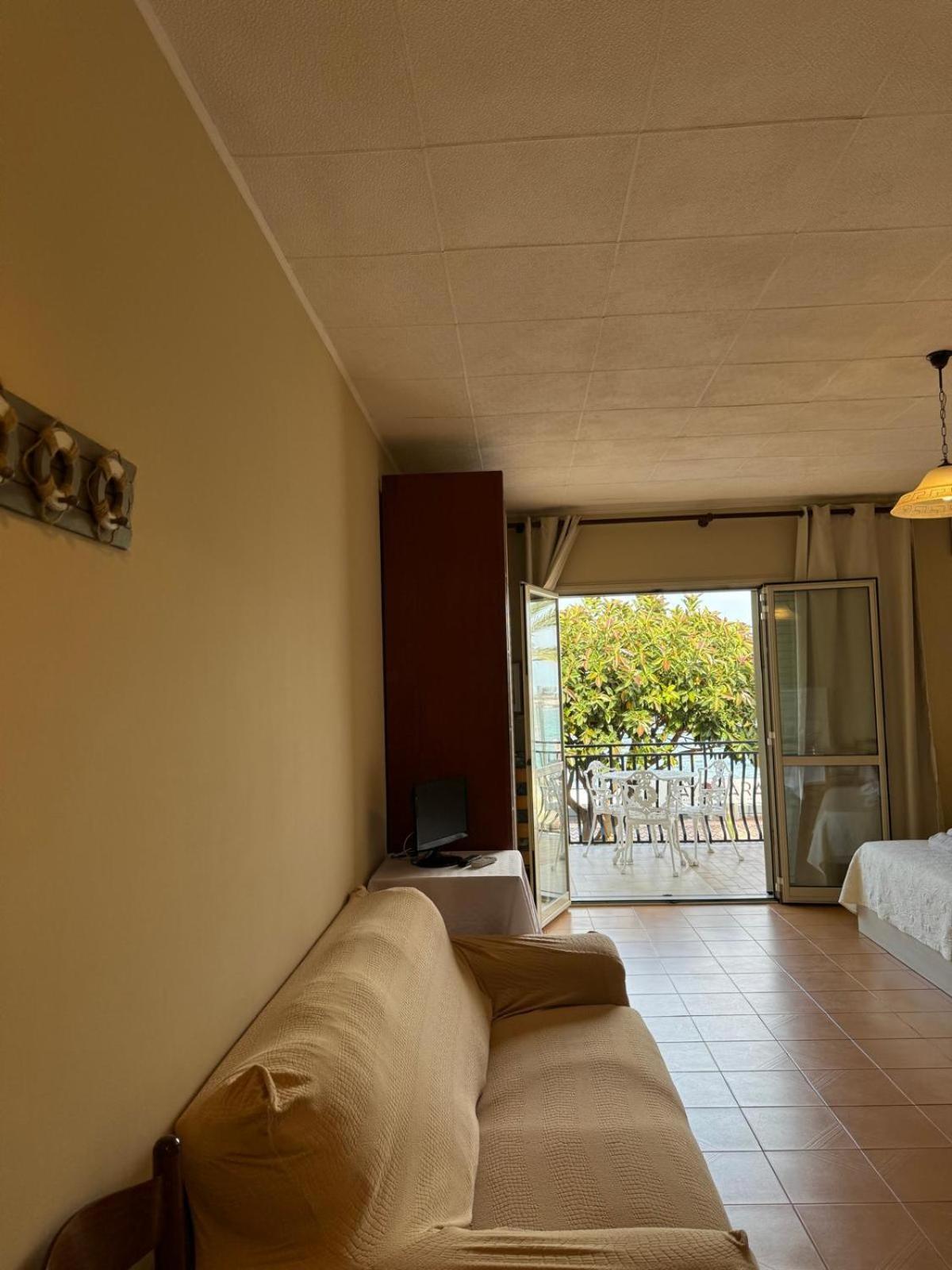 Case Vacanze Di Isabella Stoia Giardini-Naxos Extérieur photo