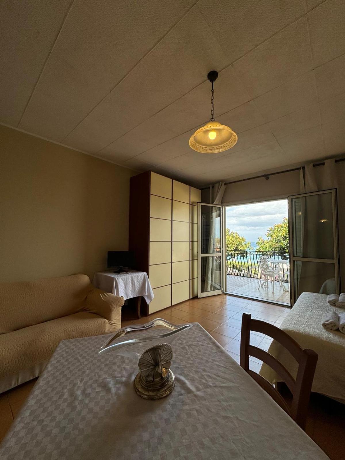 Case Vacanze Di Isabella Stoia Giardini-Naxos Extérieur photo