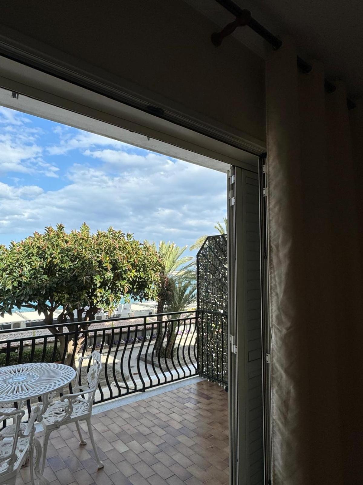 Case Vacanze Di Isabella Stoia Giardini-Naxos Extérieur photo