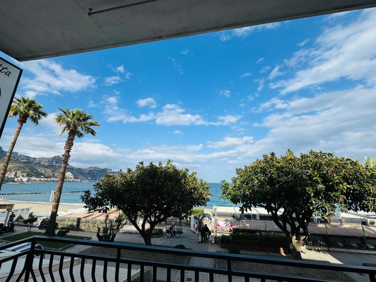 Case Vacanze Di Isabella Stoia Giardini-Naxos Extérieur photo